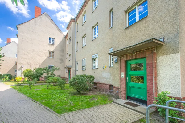 Neue Fenster, abgezogene Holzdielen und weiß gestrichen — photo 1